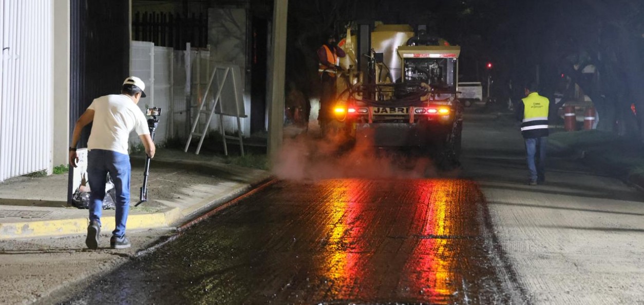 Trabajos de pavimentación en calle de Puebla