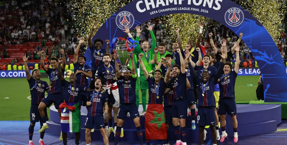 Jugadores del PSG celebran el título de la Champions League.