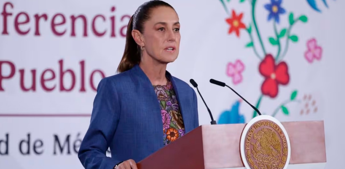 Claudia Sheinbaum durante una asamblea comunitaria