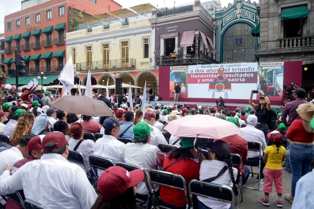 Entre acarreo y consignas, Morena congrega a militantes en el Centro Histórico de Puebla