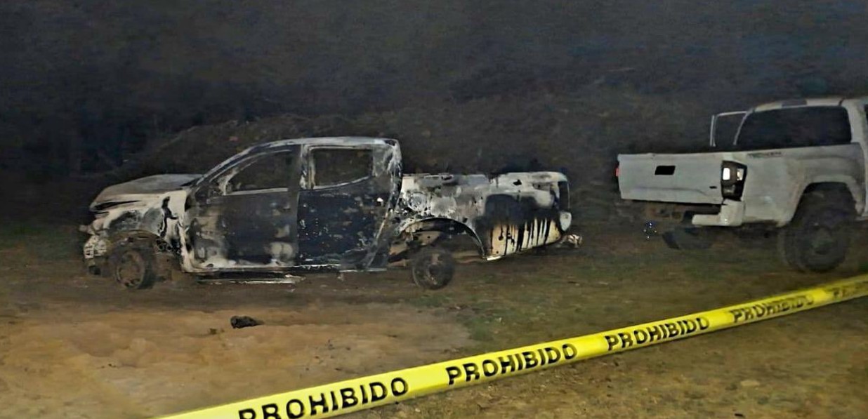 Camioneta quemada en zona rural tras enfrentamiento armado