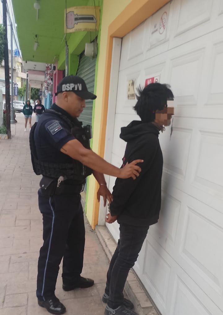 Cae sujeto tras robar farmacia en el centro de Chiautempan