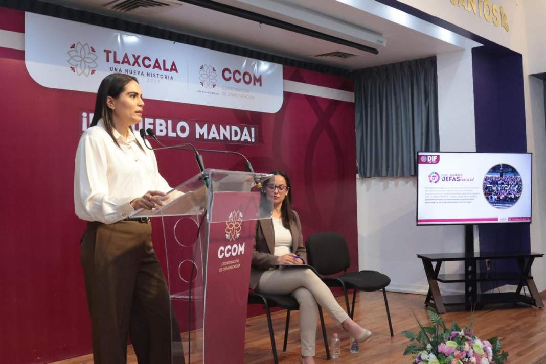 Escenario preparado para festival del Día de las Madres en Tlaxcala