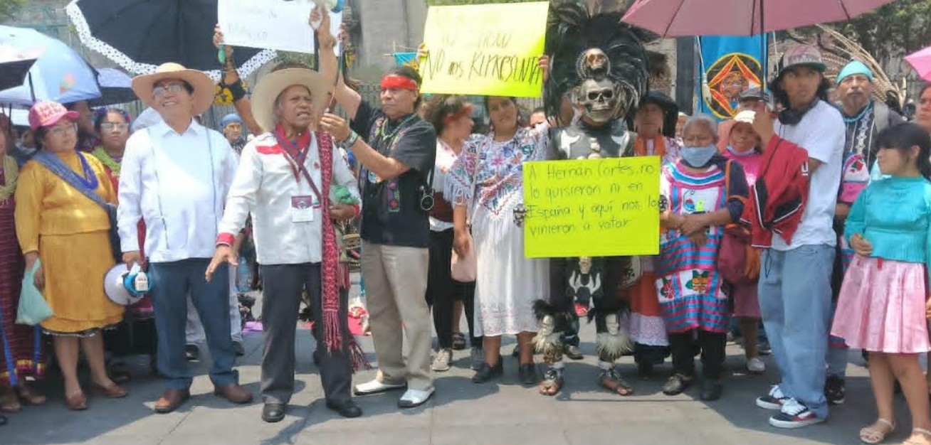 Representantes indígenas en conferencia en Ciudad de México