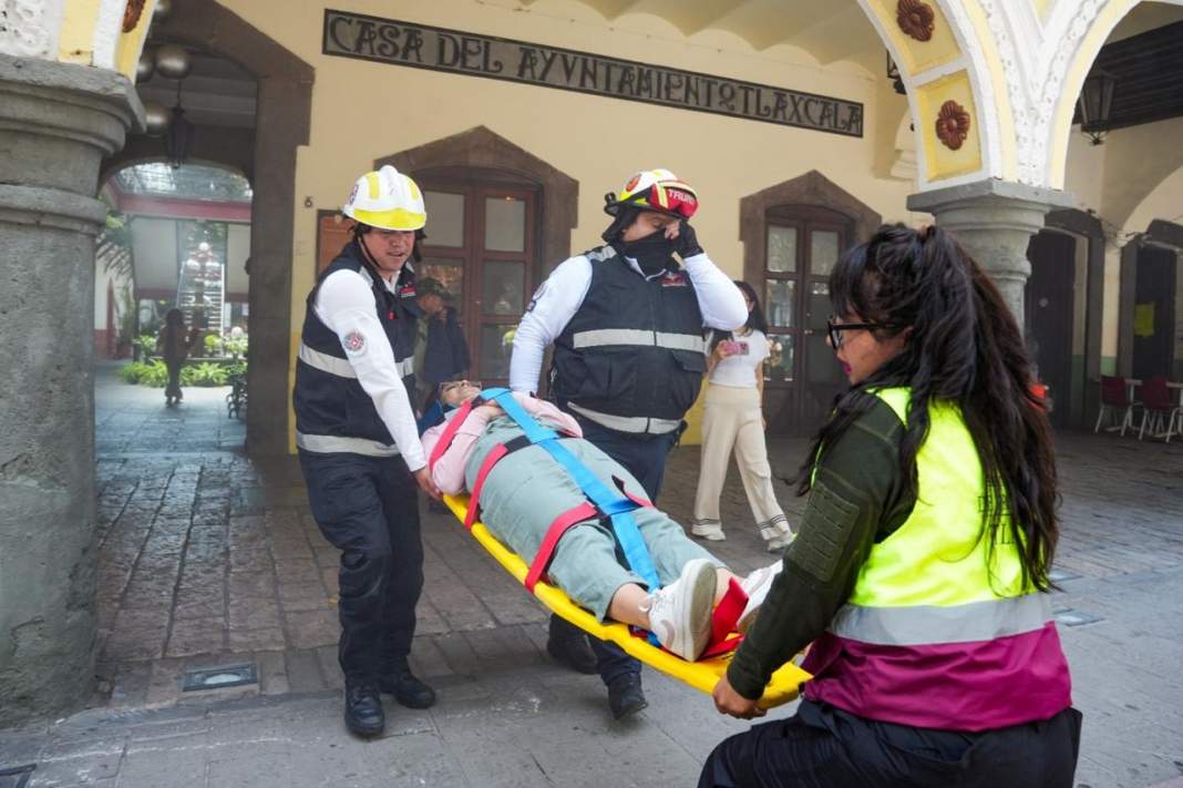Simulacro Nacional 2026 moviliza al ayuntamiento de Tlaxcala con rescates y rapel