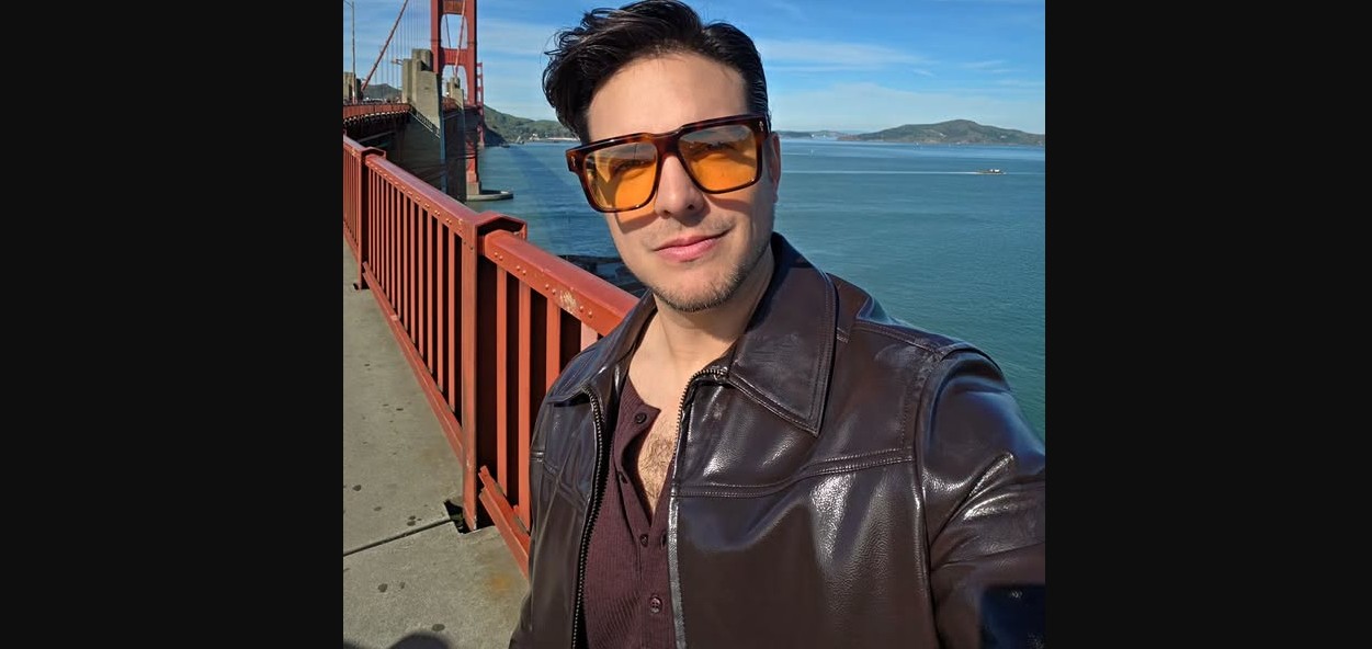 Vadhir Derbez y Paola Dalay en un evento público