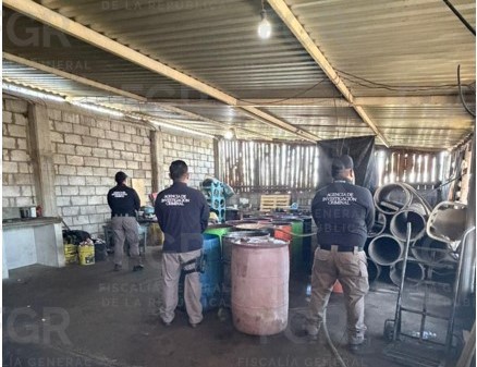 FGR asegura casi 3 mil litros de hidrocarburo ilegal tras cateo en Huamantla