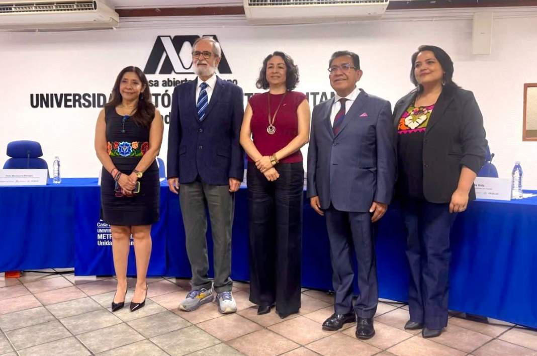 Serafín Ortiz durante encuentro sobre educación inicial en la UAM Xochimilco.