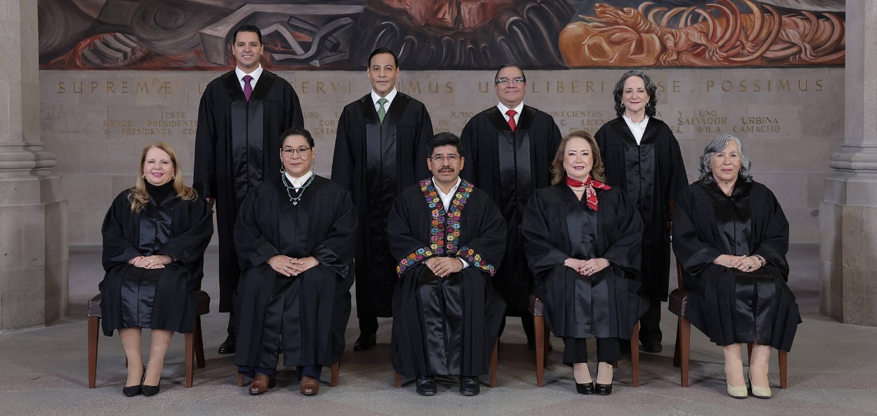 Ministros de la SCJN durante sesión sobre educación básica en México