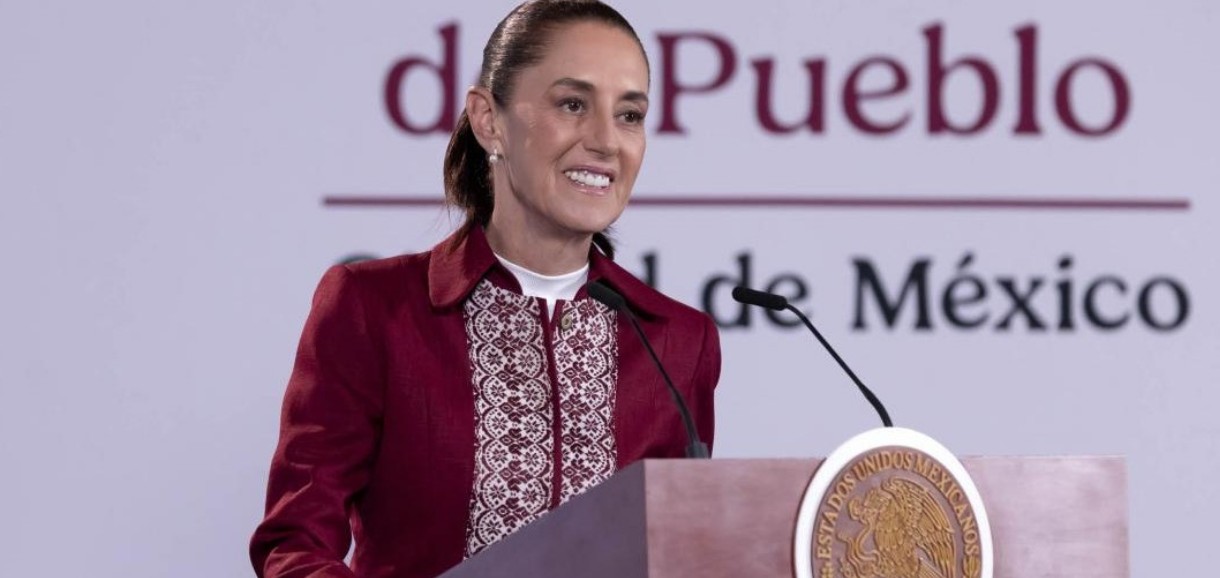 Claudia Sheinbaum durante una conferencia mañanera.