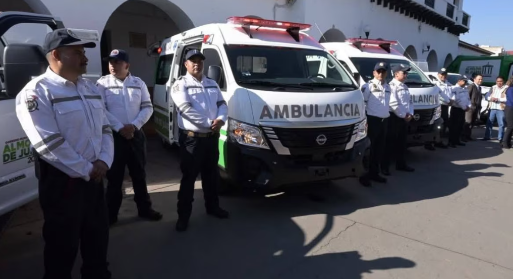 Policías en una vivienda de Almoloya de Juárez