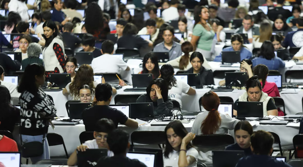 Aspirantes realizan examen de ingreso a la UNAM