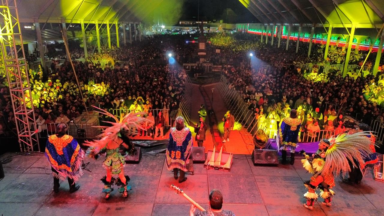 Con Tonantzin Fernández, Los Askis hacen vibrar la Gran Feria de Cholula
