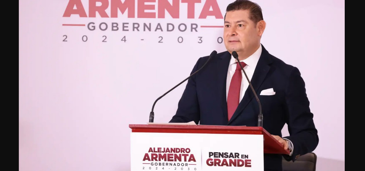 Alejandro Armenta durante un acto público