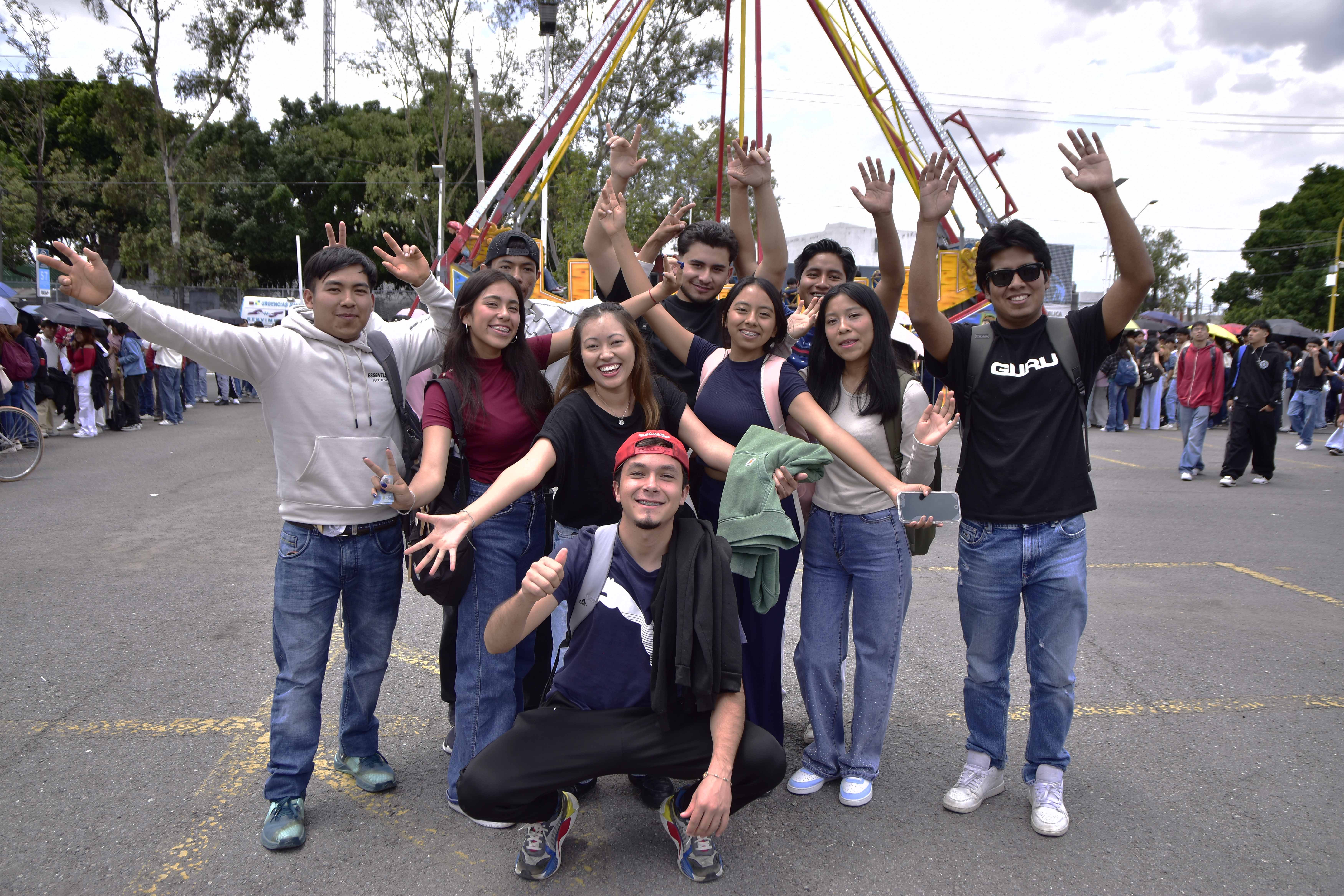Fiesta mexicana llena de color la BUAP