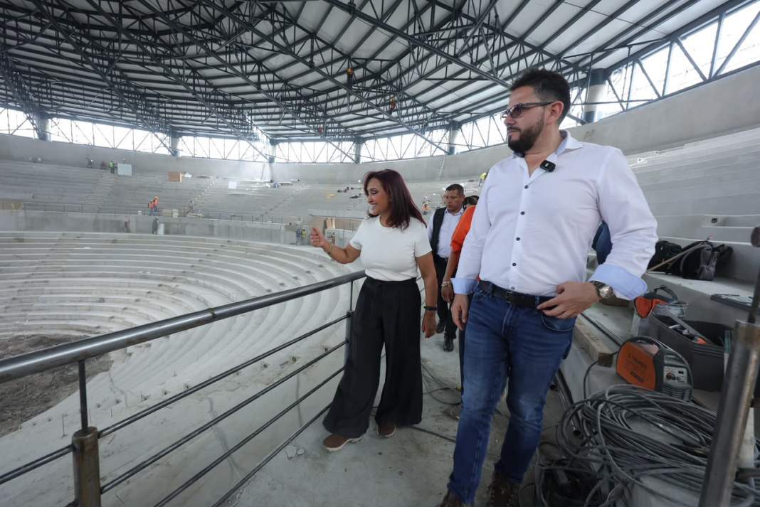 Gobernadora supervisa obras del Recinto Ferial