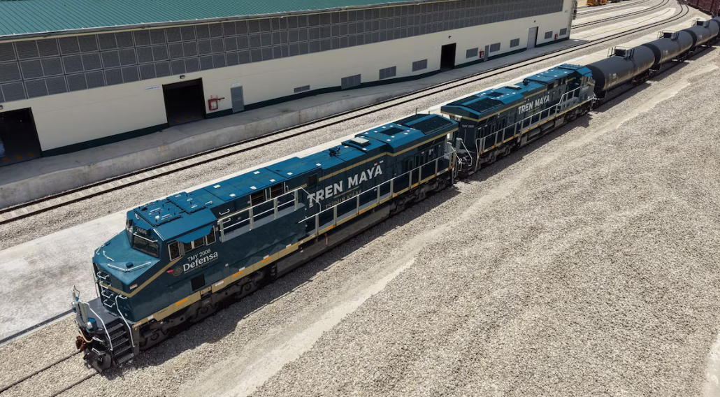 Tren Maya en una estación