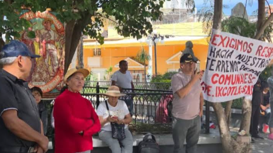 Pobladores de Guadalupe Ixcotla durante rueda de prensa