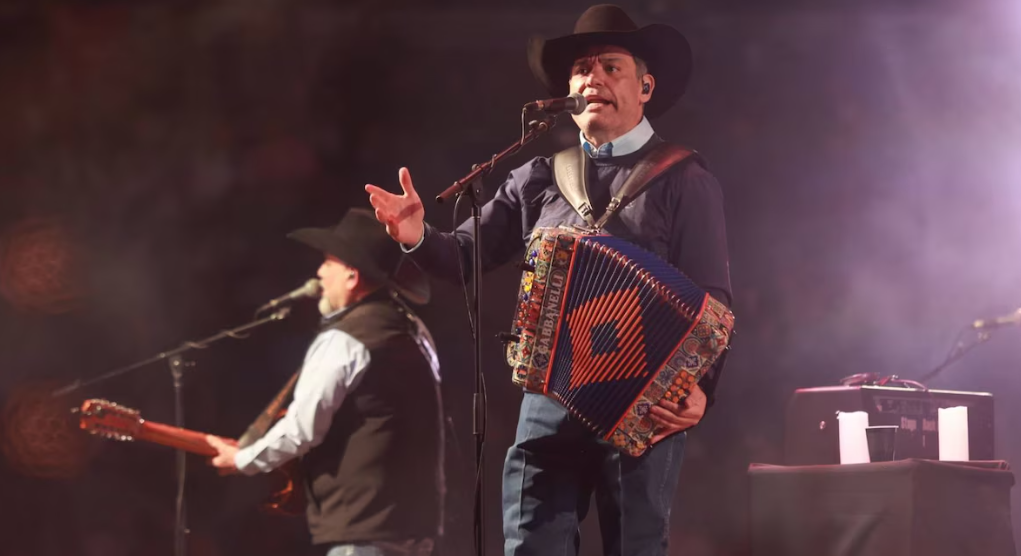 Intocable se presenta en el Zócalo de CDMX.