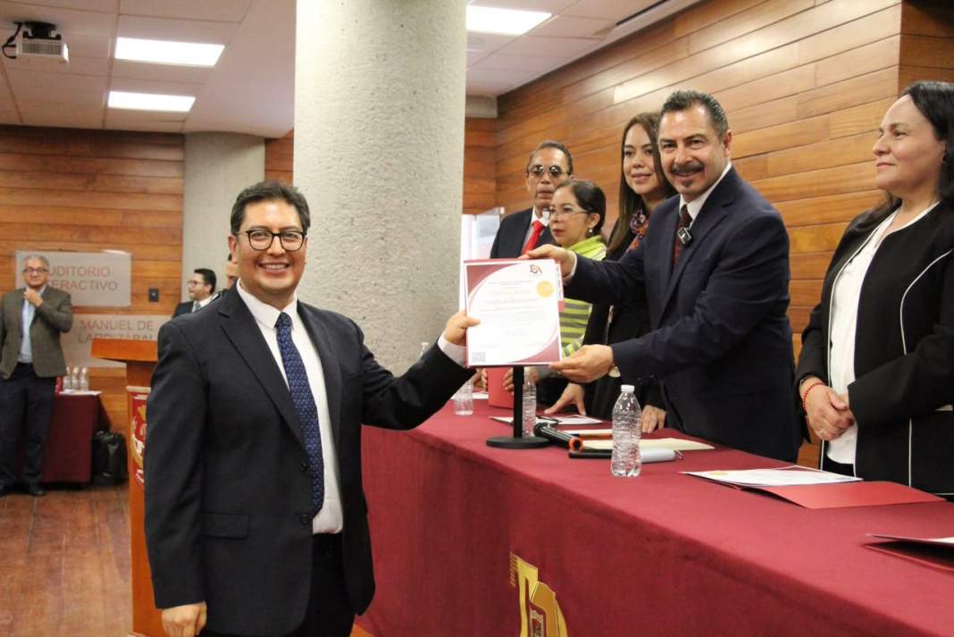 Personas reciben certificación del TJA de Tlaxcala