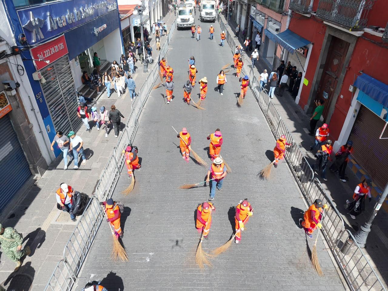 Personal de Limpia participa en desfile del 16 de septiembre en Puebla