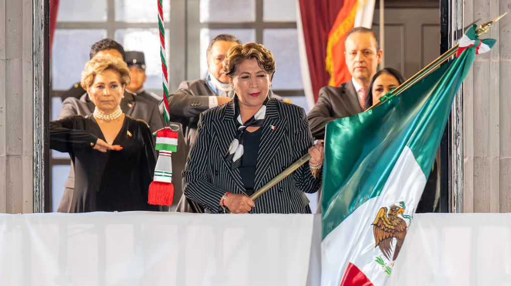 Delfina Gómez encabeza el Grito de Independencia en Toluca