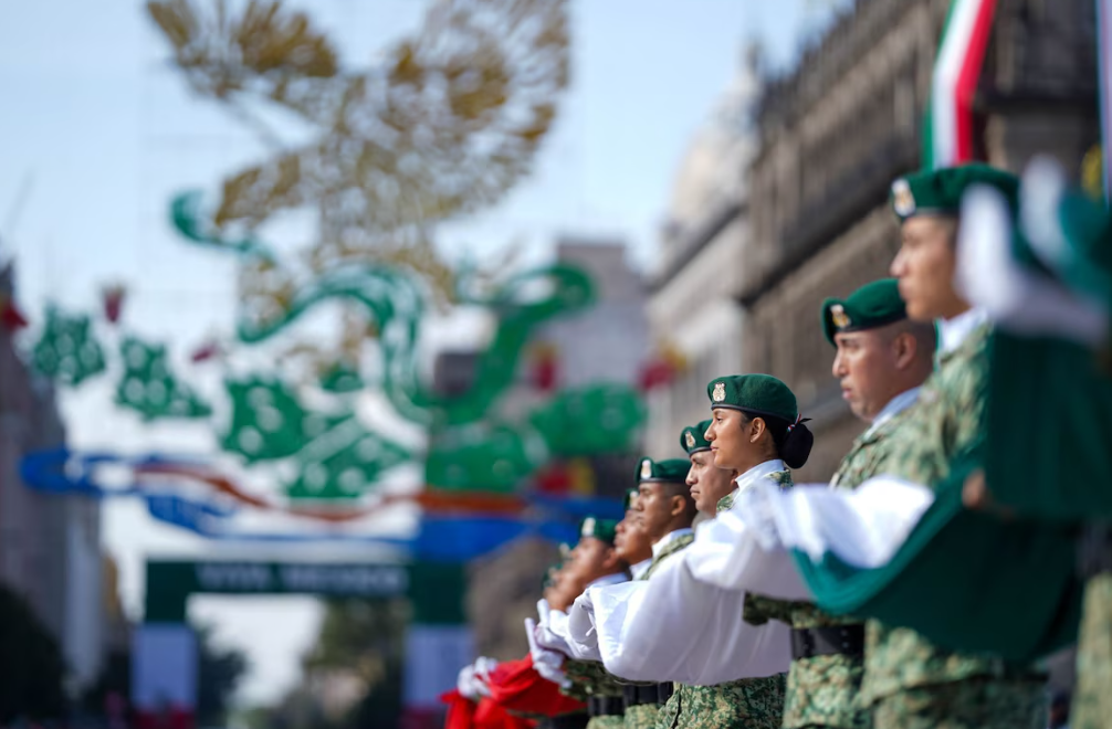 Claudia Sheinbaum durante el Desfile Militar 2026 en CDMX.