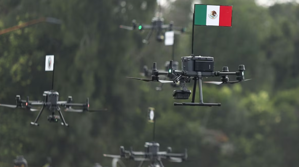 Drones militares durante el Desfile del 16 de septiembre en México.