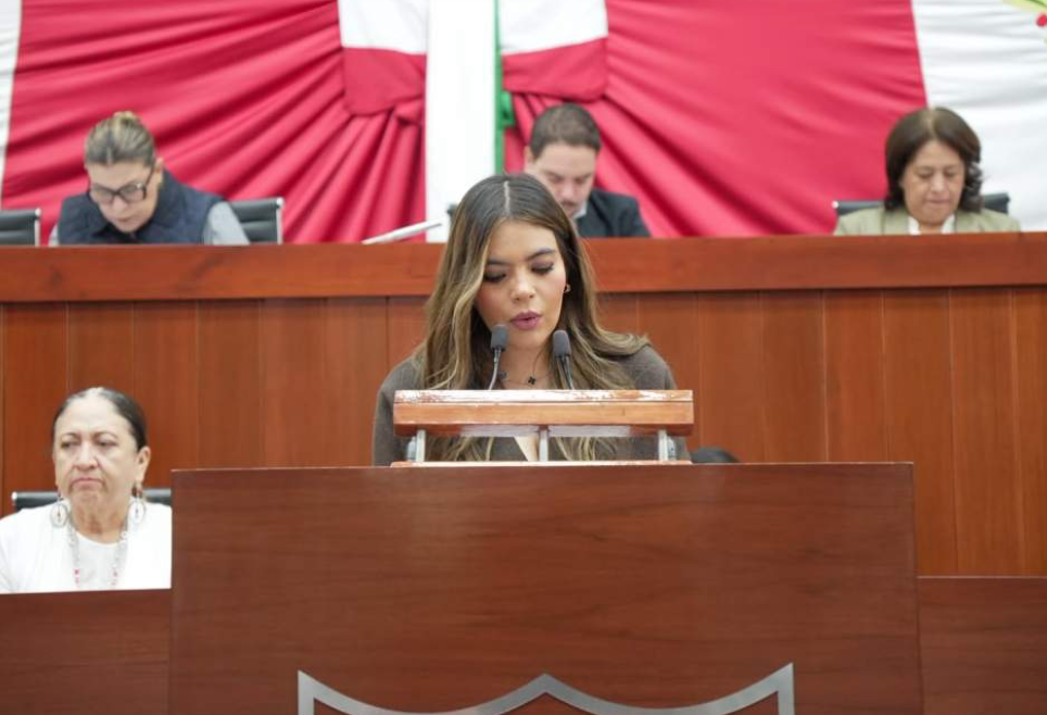 Diputada Lorena Ruiz García durante sesión del Congreso de Tlaxcala.