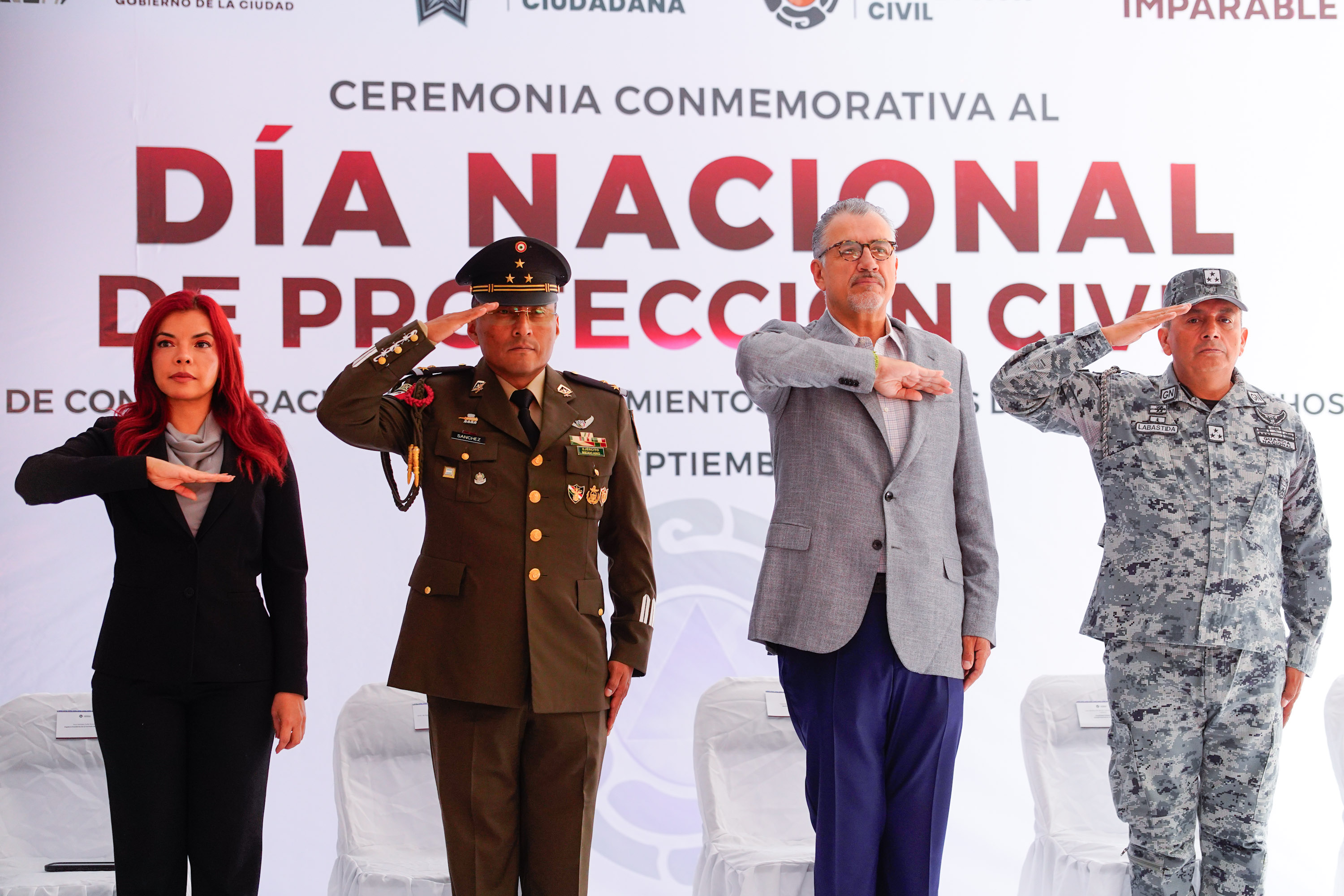 Reconocen a héroes de Protección Civil
