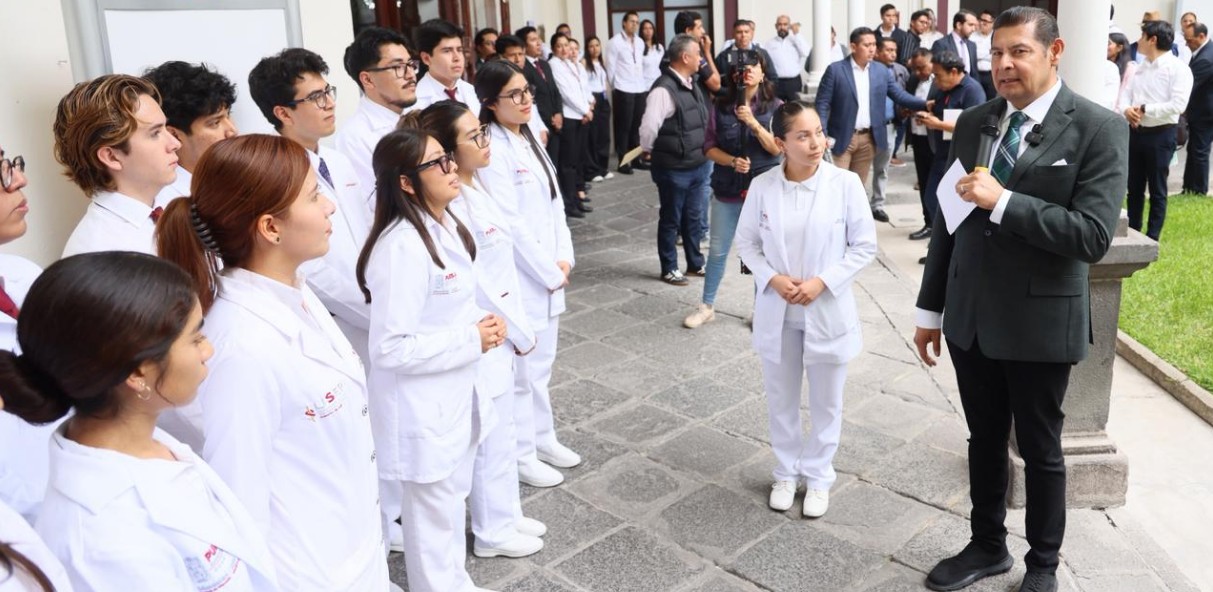 Alejandro Armenta durante el inicio de clases de la USEP