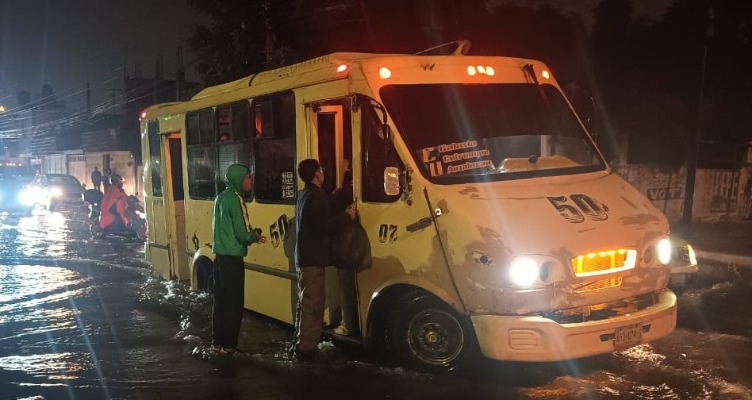 Más de 2 mil unidades del transporte público prestan servicio sin contar con placas actualizadas