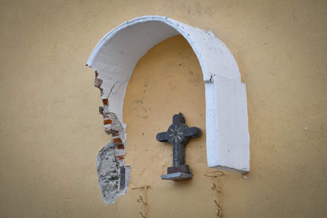 Daños en la parroquia de San José tras el impacto de un tráiler en Tlaxcala.