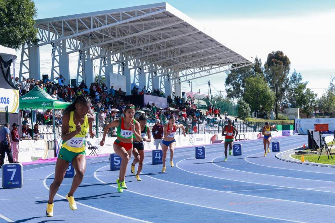 Atletas de Tlaxcala durante una competencia deportiva.