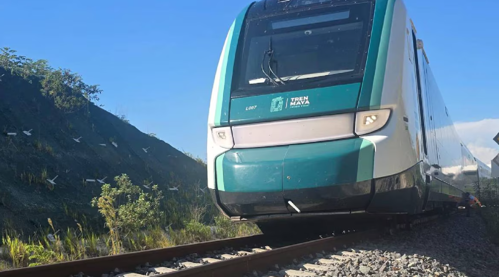 Vagón del Tren Maya fuera de la vía en Campeche