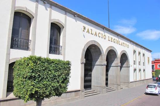 Diputados del Congreso de Tlaxcala durante sesión legislativa