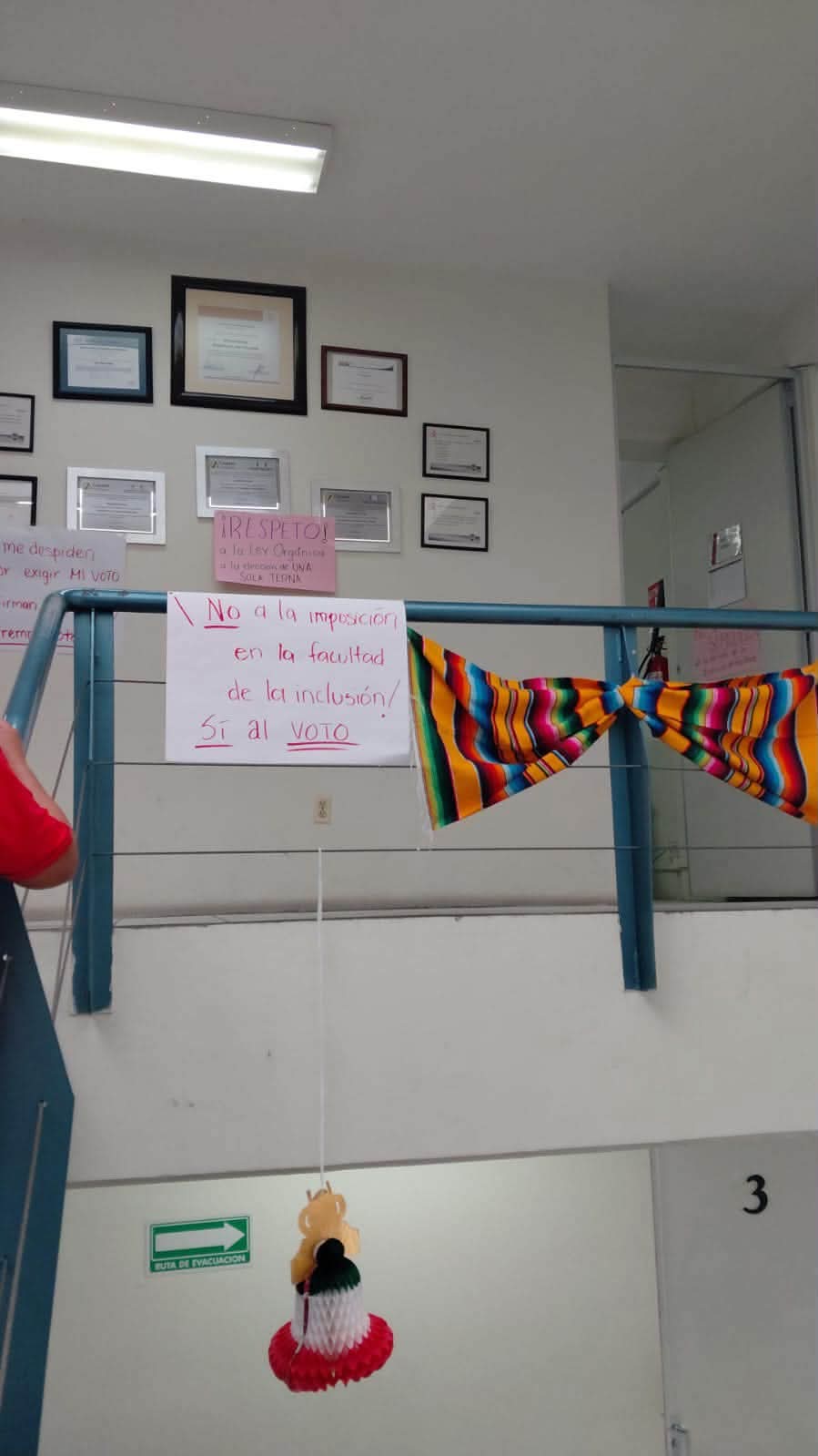 Sigue conflicto en la UATx: ante opacidad en eleccion directiva, docentes laboran bajo protesta