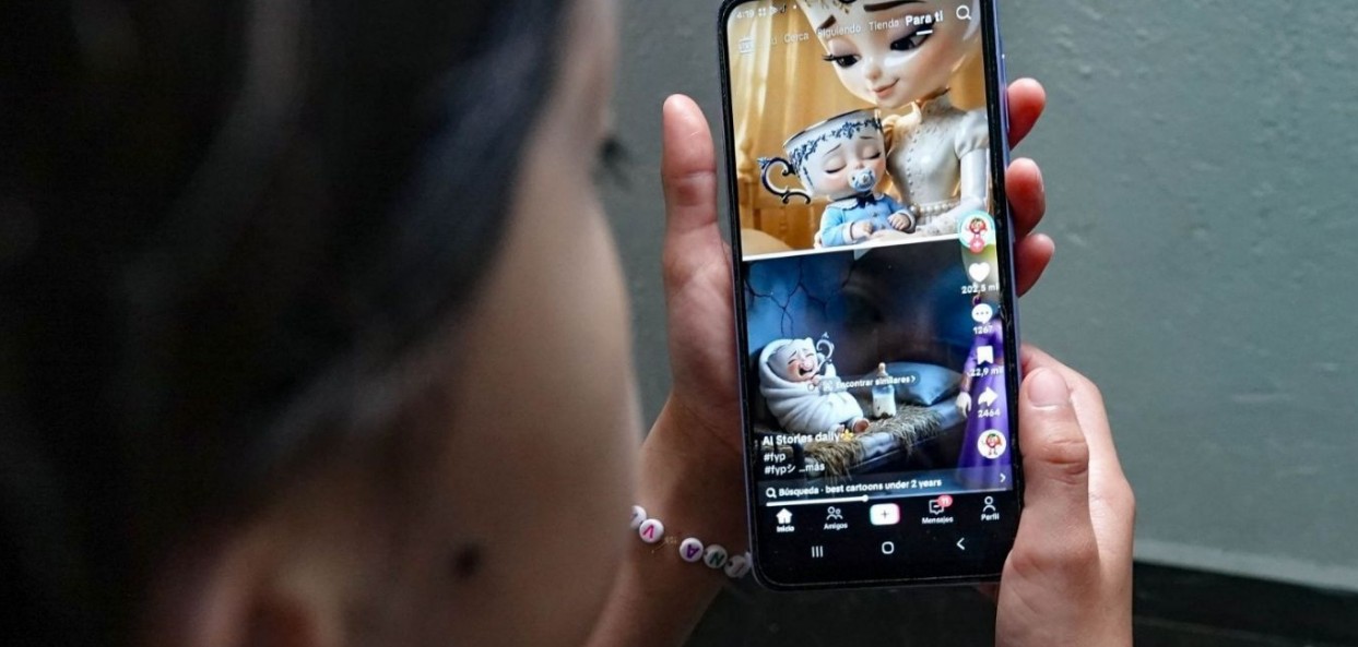 Celular en escuela primaria