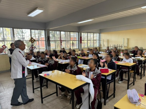 Publican normativa federal que restringe el uso de celulares en escuelas de Puebla 