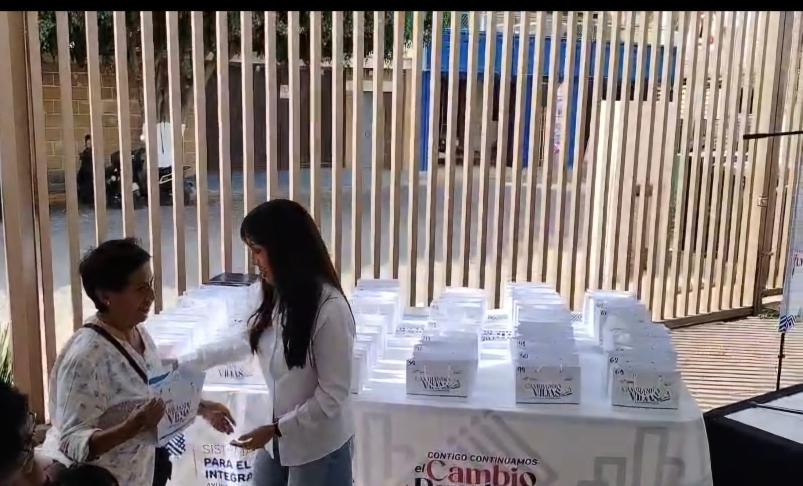 Guadalupe Cuautle apoya a menores sanandreseños con plantillas ortopédicas