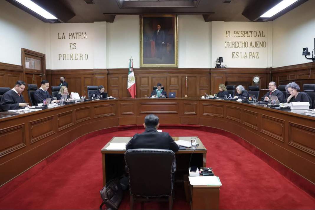 Ministra de la SCJN durante sesión del Pleno