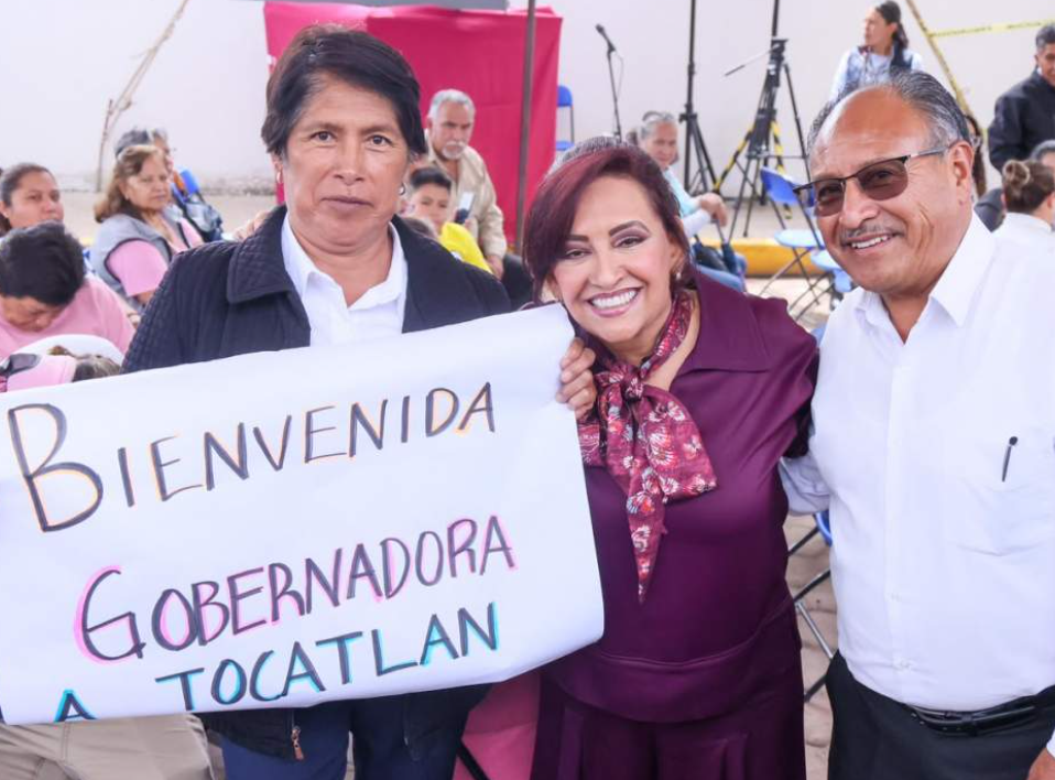 Lorena Cuéllar entrega obra pública en Tocatlán
