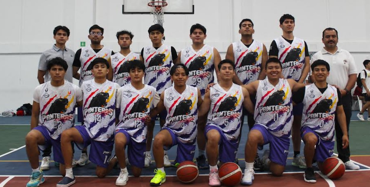 Panteras UVP durante entrenamiento de básquetbol