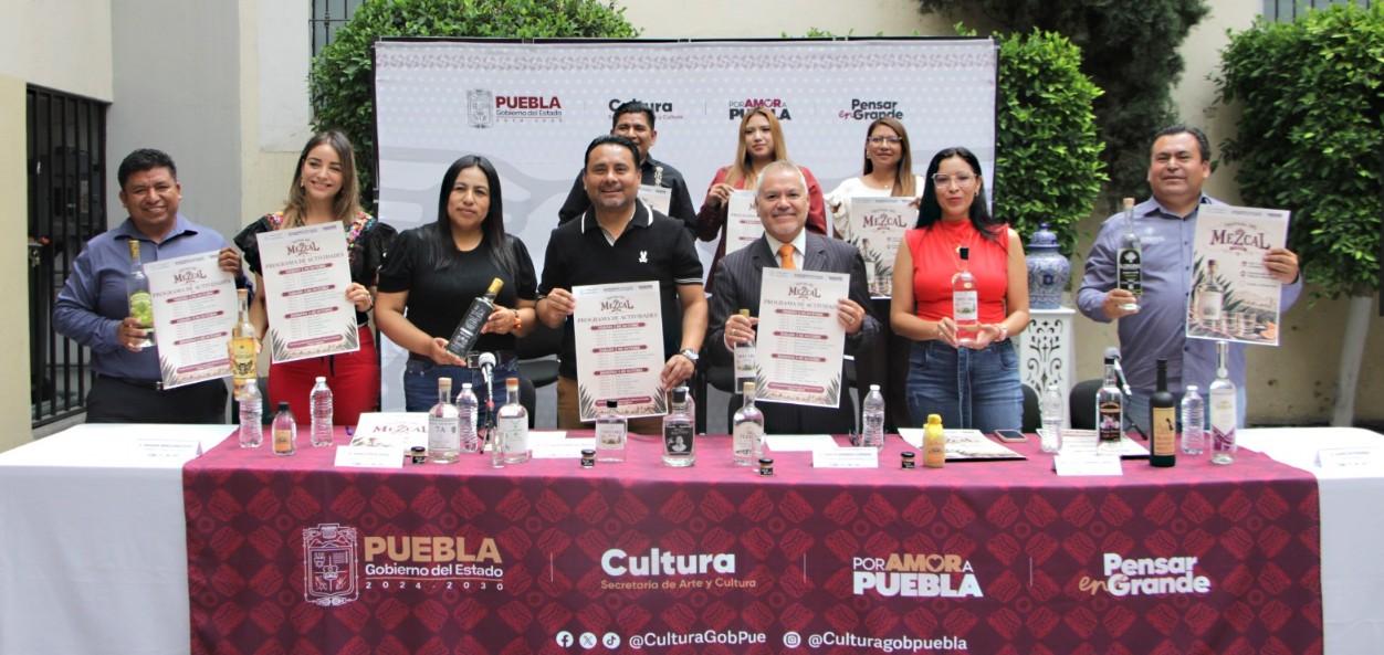Productores de mezcal en Tehuacán.