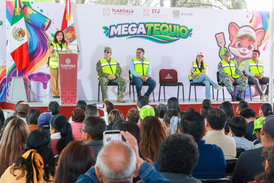 Jóvenes y autoridades rehabilitan la pista de El Chatlal en Zacatelco