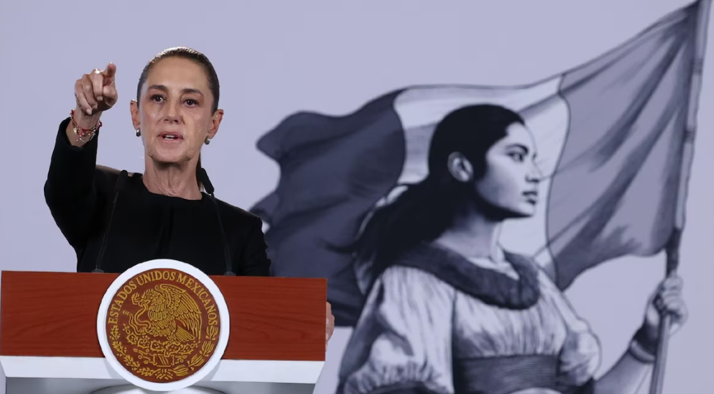 Claudia Sheinbaum durante la mañanera en Tabasco