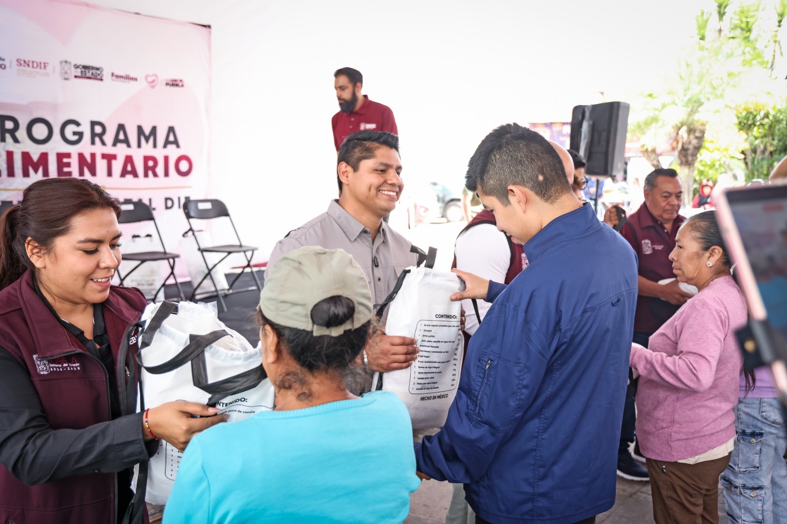 Acercan apoyos alimentarios a familias de Cuautlancingo
