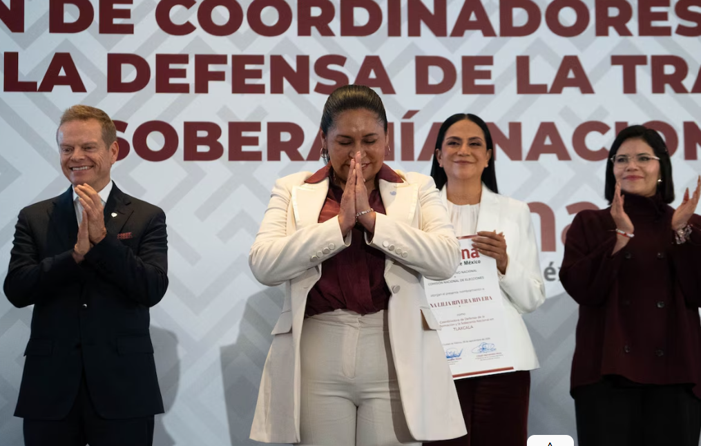 Ana Lilia Rivera durante su designación como coordinadora de Morena en Tlaxcala