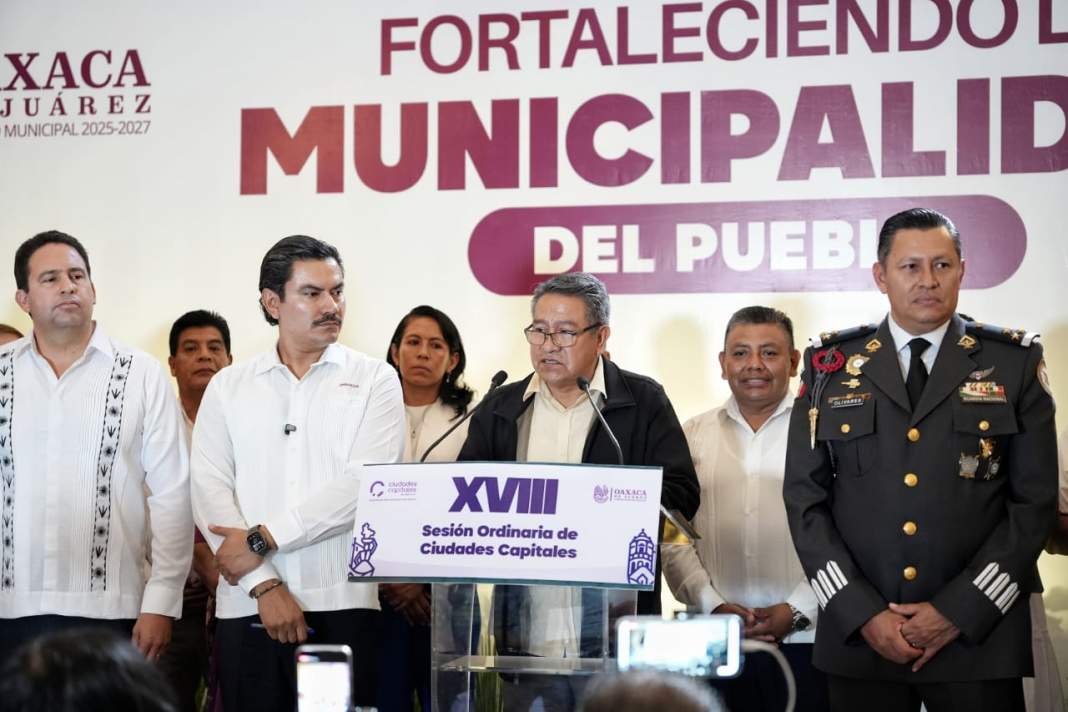 Carlos López Suárez en sesión de ciudades capitales