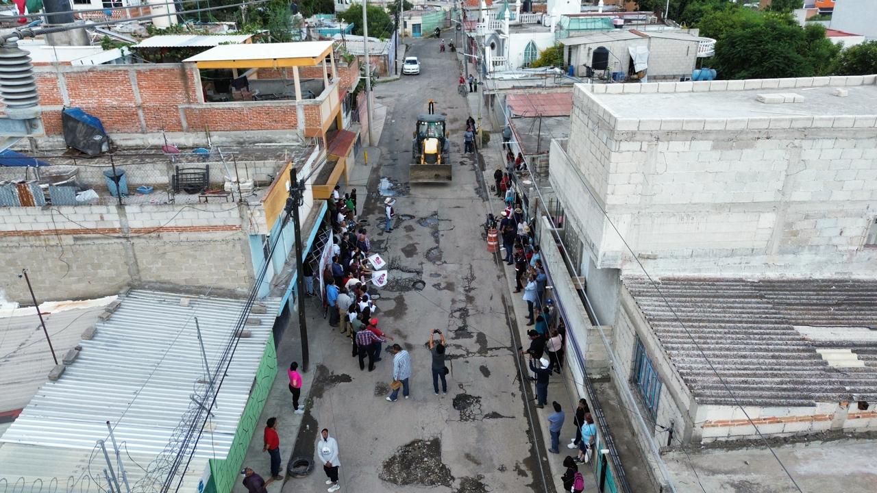 Tonantzin Fernández atiende rezago histórico en vialidades de Santiago Momoxpan y San Diego Cuachayotla